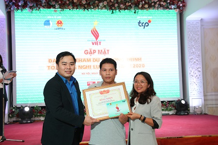 Tặng bằng khen cho 64 thanh niên khuyết tật tiêu biểu